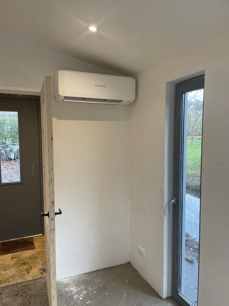 Split airco mitsubishi daikin in Vreeland.